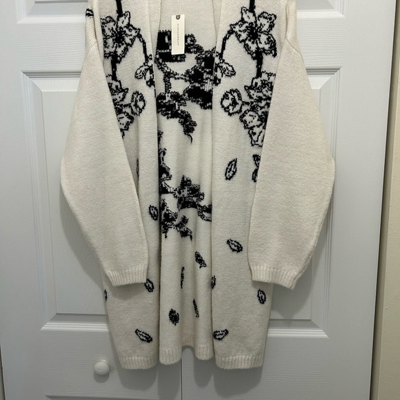 Anthropologie Women's Cardigan Sweater black and white (size small.) - Picture 5 of 5